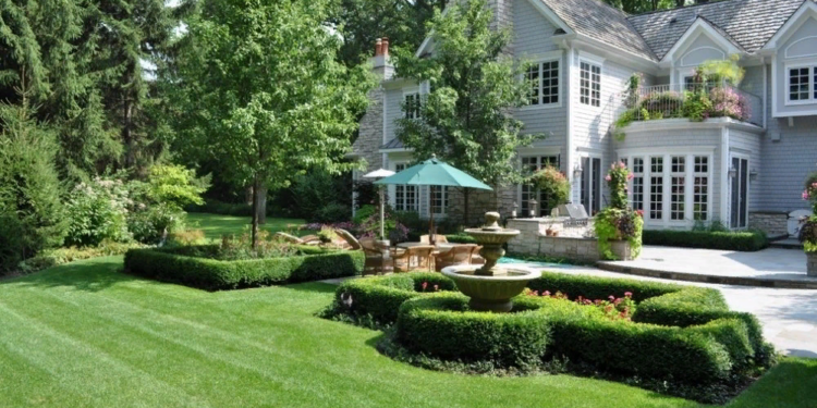 American-style landscaping: characteristics and interesting ideas