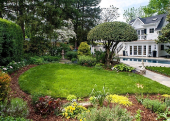 How to decorate an American style garden
